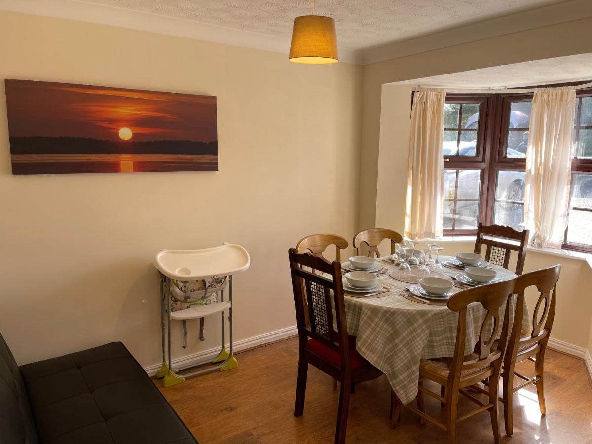 Large, Quiet, Sleeps 16, 4 Bathrooms, Parking, Leicester Eksteriør bilde