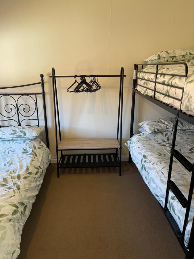 Large, Quiet, Sleeps 16, 4 Bathrooms, Parking, Leicester Eksteriør bilde