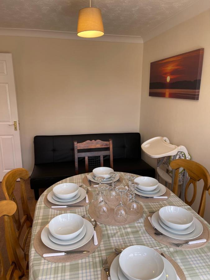 Large, Quiet, Sleeps 16, 4 Bathrooms, Parking, Leicester Eksteriør bilde