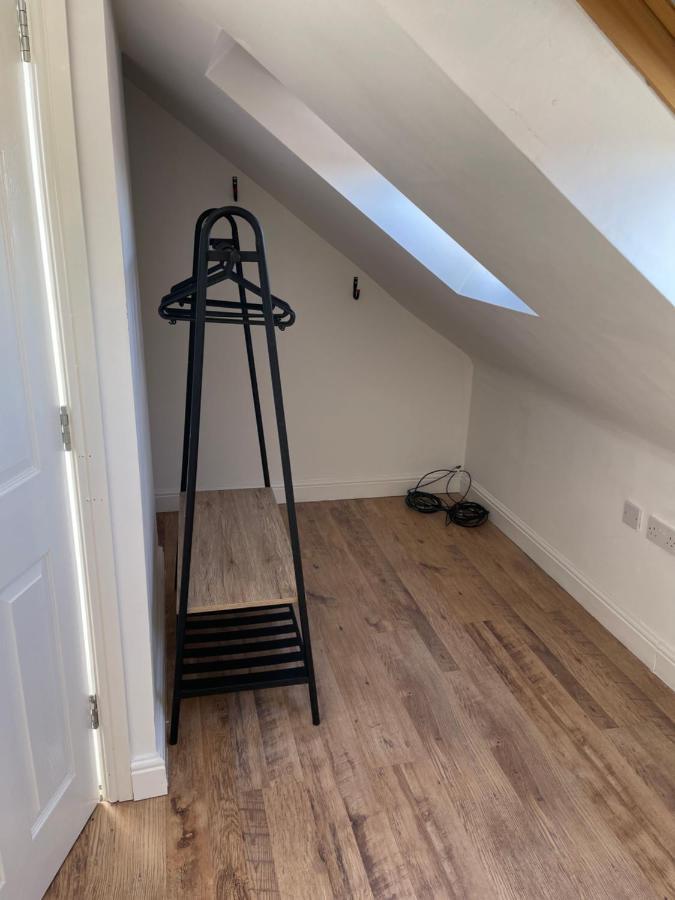 Large, Quiet, Sleeps 16, 4 Bathrooms, Parking, Leicester Eksteriør bilde