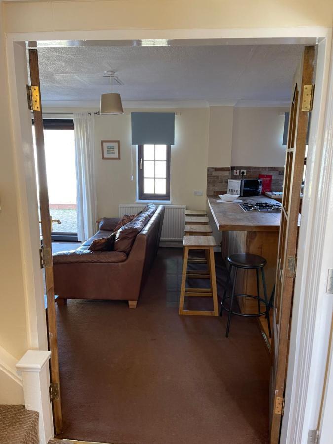 Large, Quiet, Sleeps 16, 4 Bathrooms, Parking, Leicester Eksteriør bilde