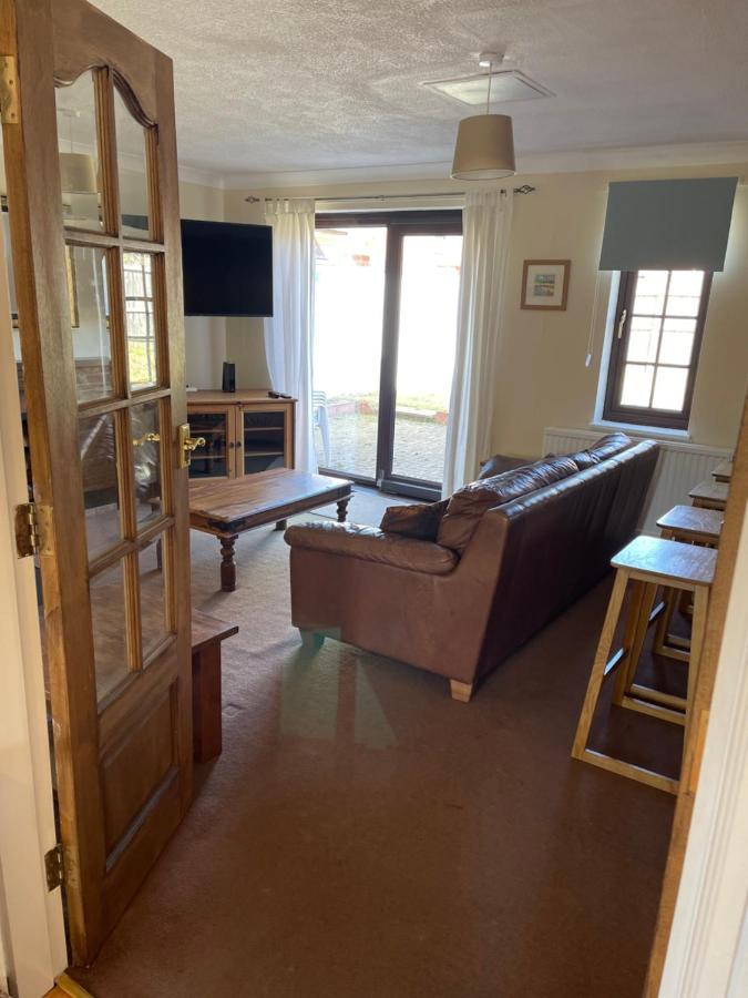 Large, Quiet, Sleeps 16, 4 Bathrooms, Parking, Leicester Eksteriør bilde