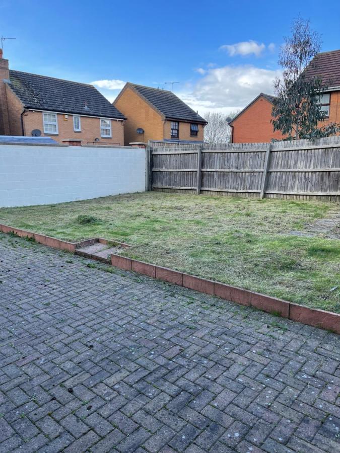 Large, Quiet, Sleeps 16, 4 Bathrooms, Parking, Leicester Eksteriør bilde