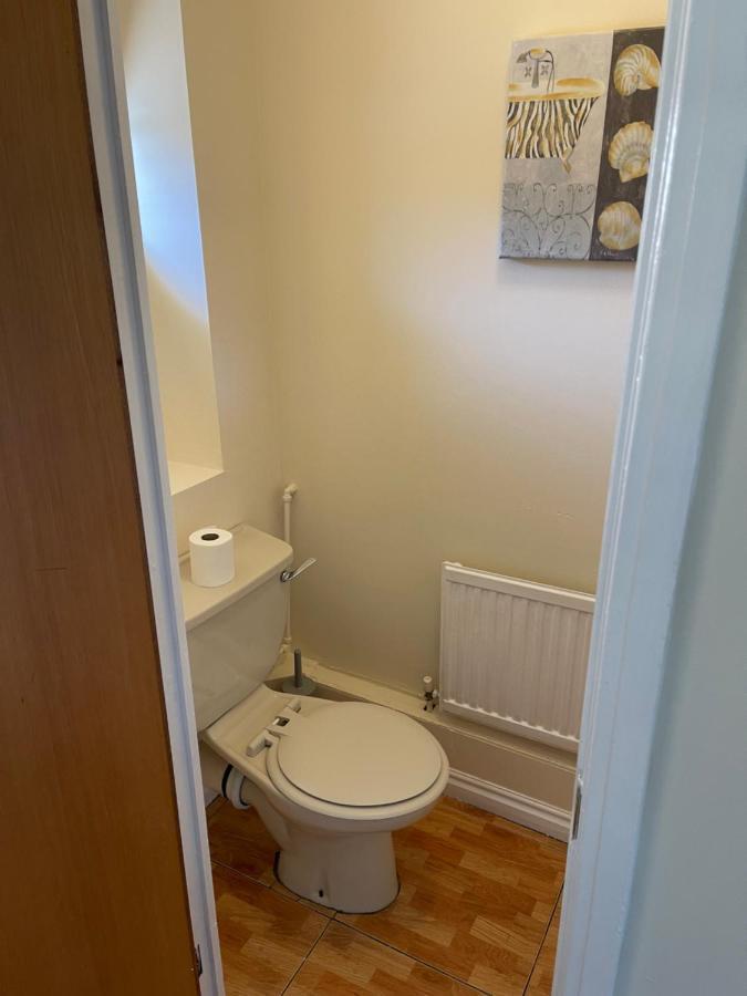 Large, Quiet, Sleeps 16, 4 Bathrooms, Parking, Leicester Eksteriør bilde