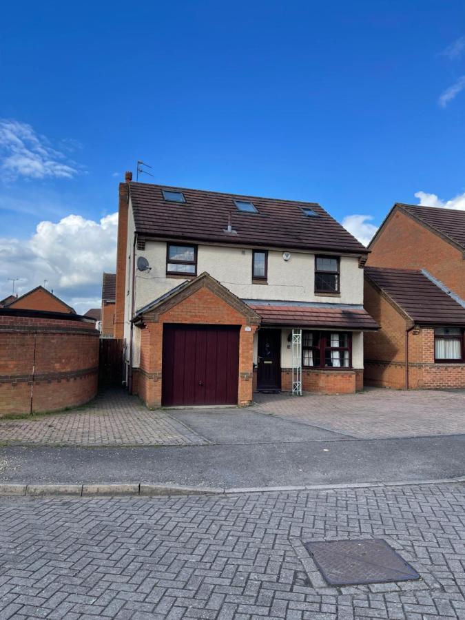 Large, Quiet, Sleeps 16, 4 Bathrooms, Parking, Leicester Eksteriør bilde