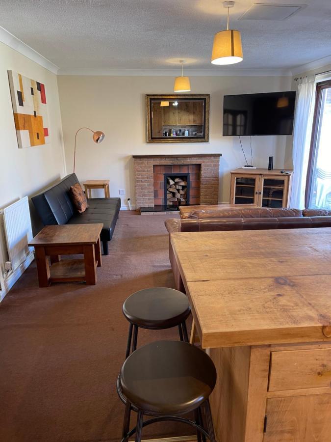 Large, Quiet, Sleeps 16, 4 Bathrooms, Parking, Leicester Eksteriør bilde