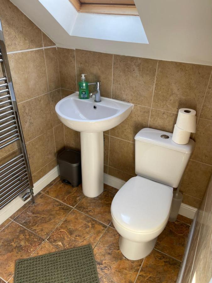 Large, Quiet, Sleeps 16, 4 Bathrooms, Parking, Leicester Eksteriør bilde