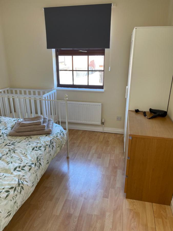 Large, Quiet, Sleeps 16, 4 Bathrooms, Parking, Leicester Eksteriør bilde