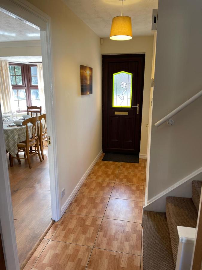 Large, Quiet, Sleeps 16, 4 Bathrooms, Parking, Leicester Eksteriør bilde