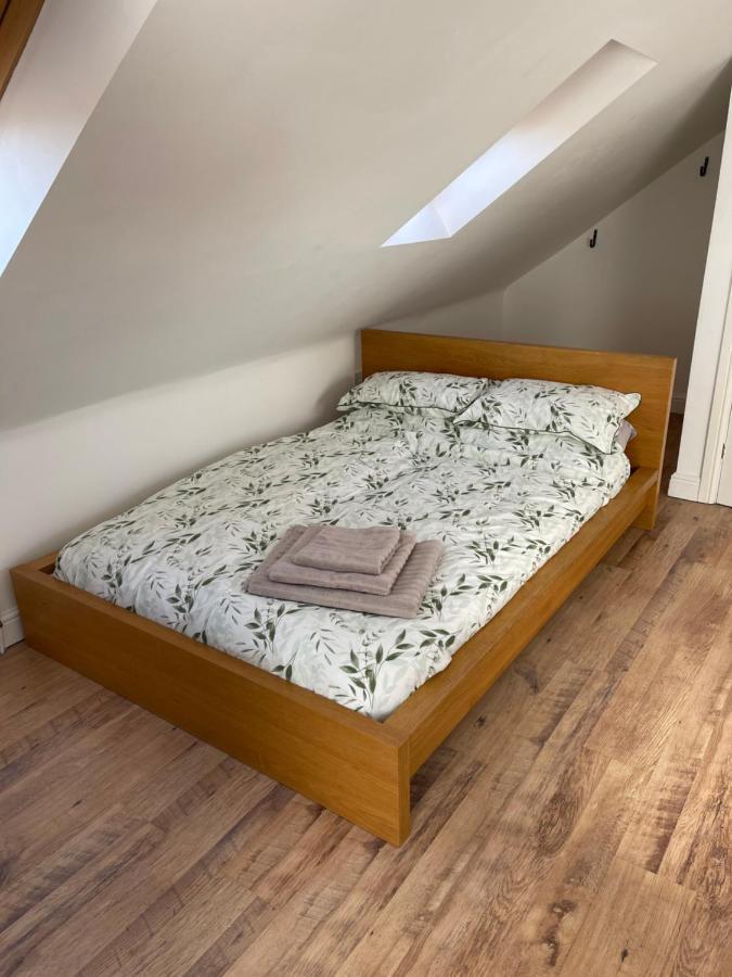 Large, Quiet, Sleeps 16, 4 Bathrooms, Parking, Leicester Eksteriør bilde