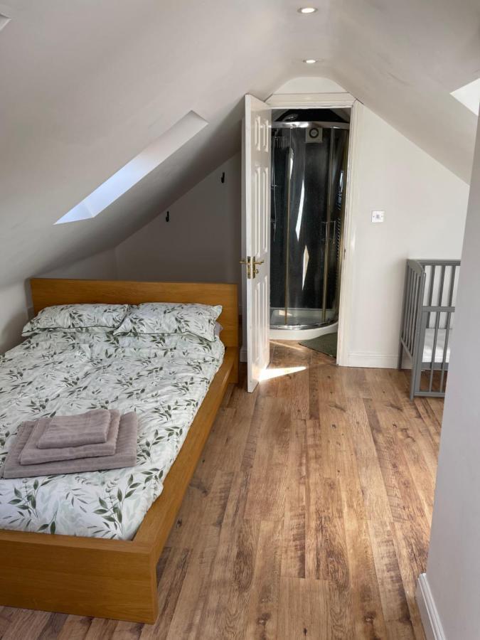 Large, Quiet, Sleeps 16, 4 Bathrooms, Parking, Leicester Eksteriør bilde